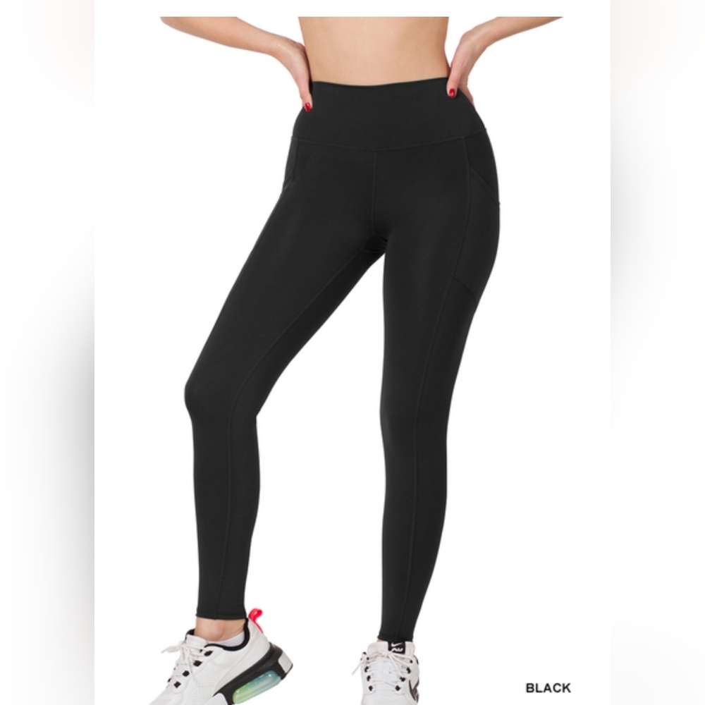 Zenana Black athletic leggings in size Large with side pockets!
